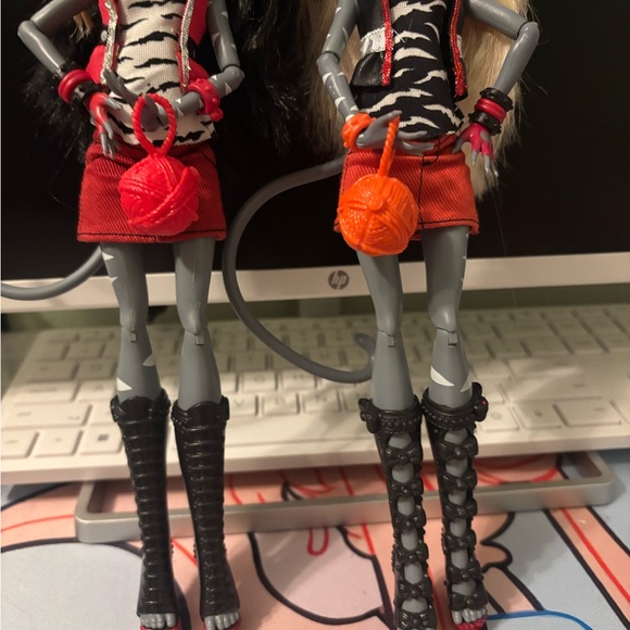 Monster High Werecat Sisters Meowlody & Purrsephone Dolls 2011 G1 - Picture 3 of 4